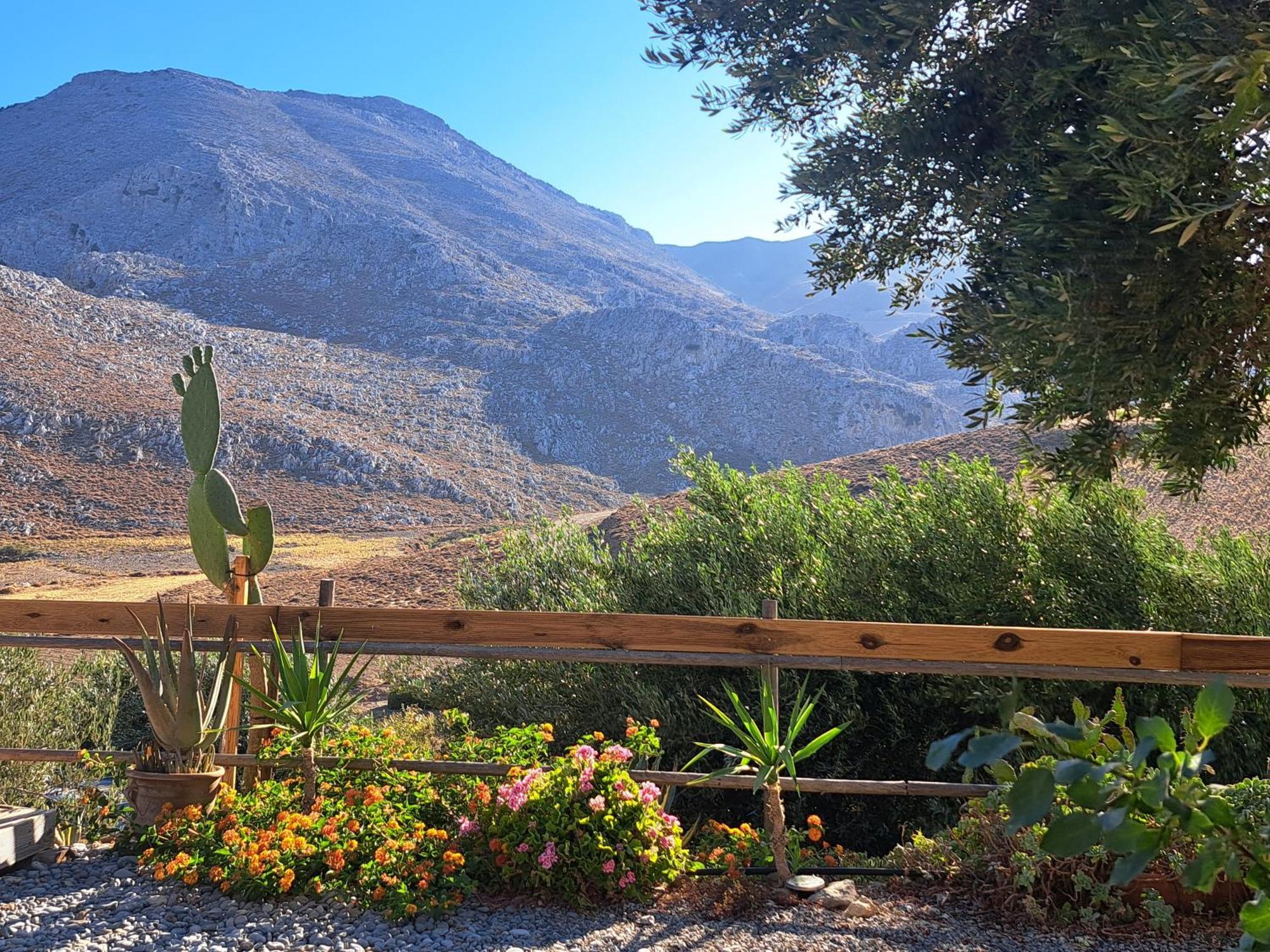 Wooden House At The Mountain-Private Guest House Paranimfoi Bagian luar foto